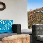 Cozy Home In Heinkenszand With Kitchen