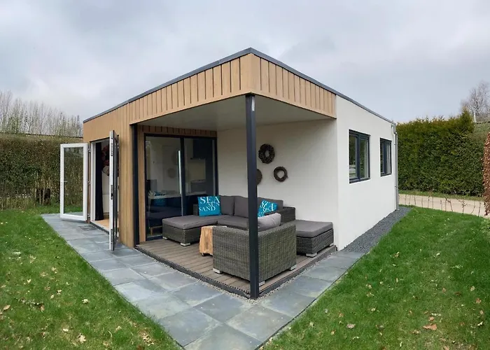Cozy Home In Heinkenszand With Kitchen